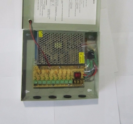 CCTV 전원 공급 상자 9CH 12V 5A DC 출력 60W 효율 90% 출력 주파수 50/60Hz