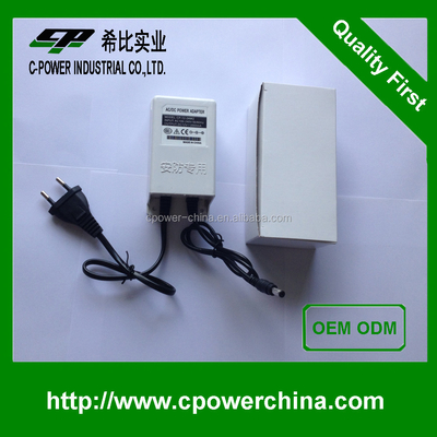 12V DC 전원 어댑터 출력 전류 2000mA CE 인증서 야외 활동용 흰색