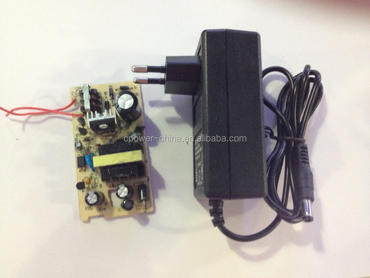 플러그 인 연결 24w 5v 12v 2a AC DC LED CCTV 전원 어댑터 안정적인 전력 출력