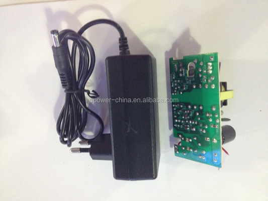 플러그 인 연결 24w 5v 12v 2a AC DC LED CCTV 전원 어댑터 안정적인 전력 출력