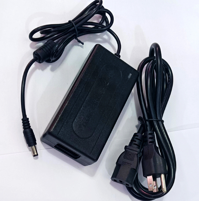 60W 전자 제품 전원 공급 12VDC 출력 전압 EU 플러그 100-240V AC 입력