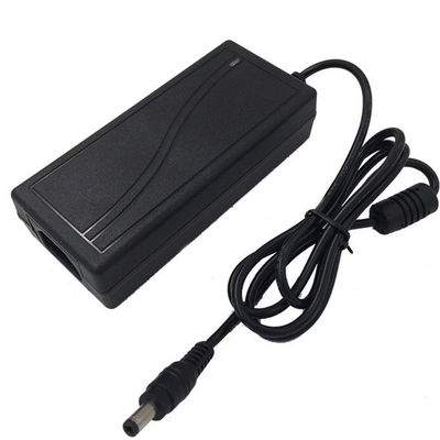 다재다능한 12v 6a AC DC 전원 공급 장치 100-240v 입력 및 여러 출력 옵션