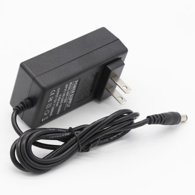 C-Power AC100-240V DC 20V 1A 20W 85% 효율을 가진 일정한 전압 전원 어댑터