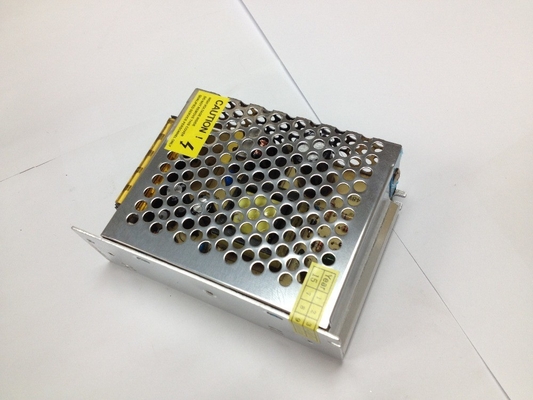 작은 크기 24VDC 2.5A 60W LED 램프 전원 공급 은 은 출력 주파수 50/60Hz