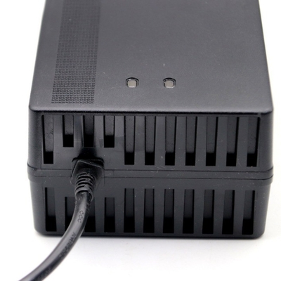 58.8V 4A 리?? 배터리 충전기 출력 100-240V/0.5A와 함께 51.8V 14s 리?? 이온 에바이크